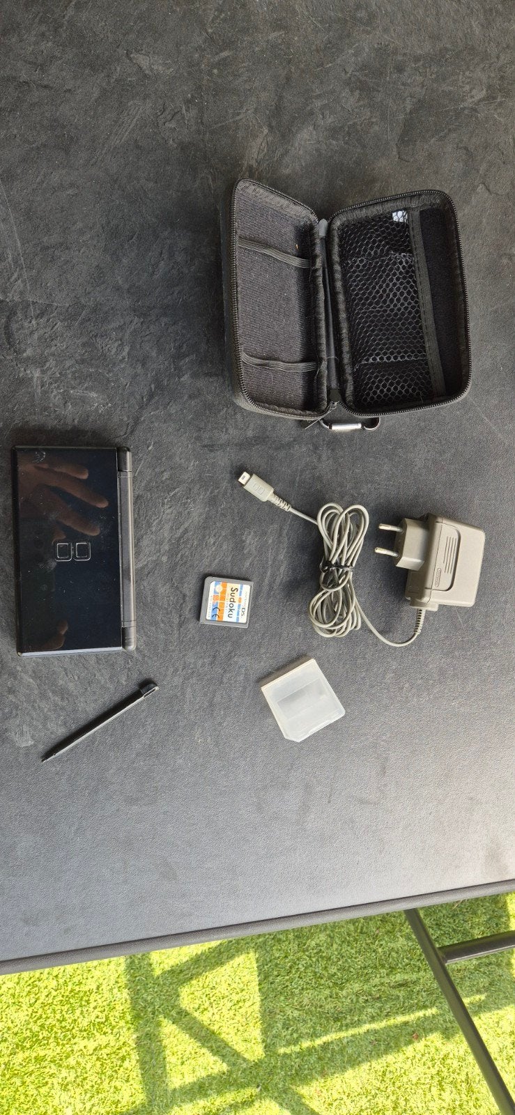 Nintendo ds lite met spel en originele lader, Zwart, Ophalen of Verzenden, Zo goed als nieuw, Met beschermhoes of tas
