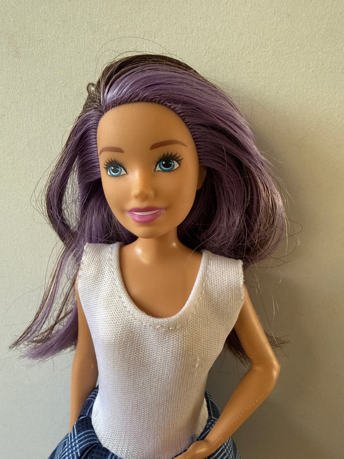 Barbie pop met paars haar en wit/blauwe jurk, Ophalen of Verzenden, Zo goed als nieuw, Barbie