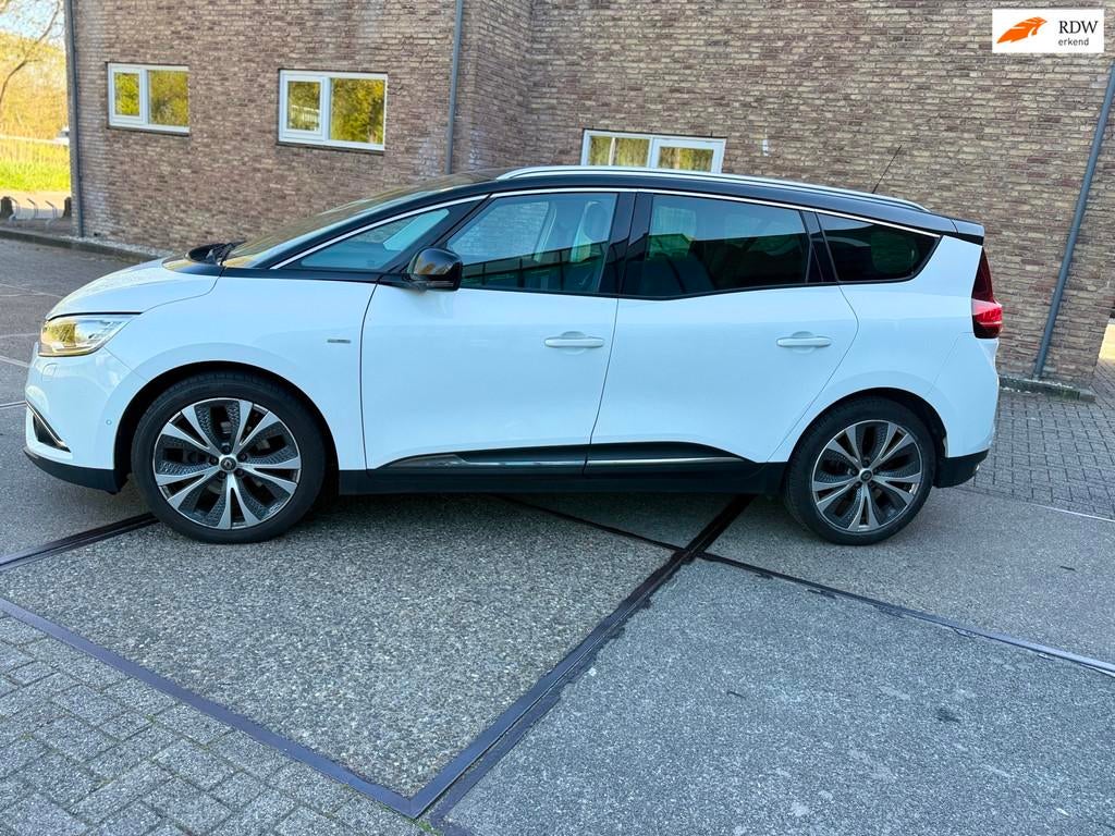 Renault Grand Scénic 1.3 TCe Bose / NAvigatie/stoeverw/park, Gebruikt, Euro 6, 4 cilinders, 1850 kg