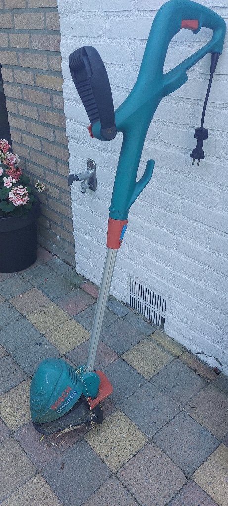 Bosch grastrimmer, Ophalen, Gebruikt, 10 tot 30 cm, Elektrisch