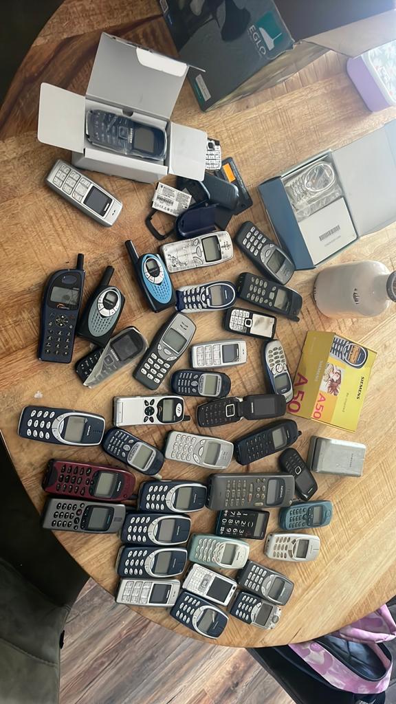 Heel veel oude telefoons, Telecommunicatie, Mobiele telefoons | Nokia, Verzenden, Zwart, Zo goed als nieuw, .