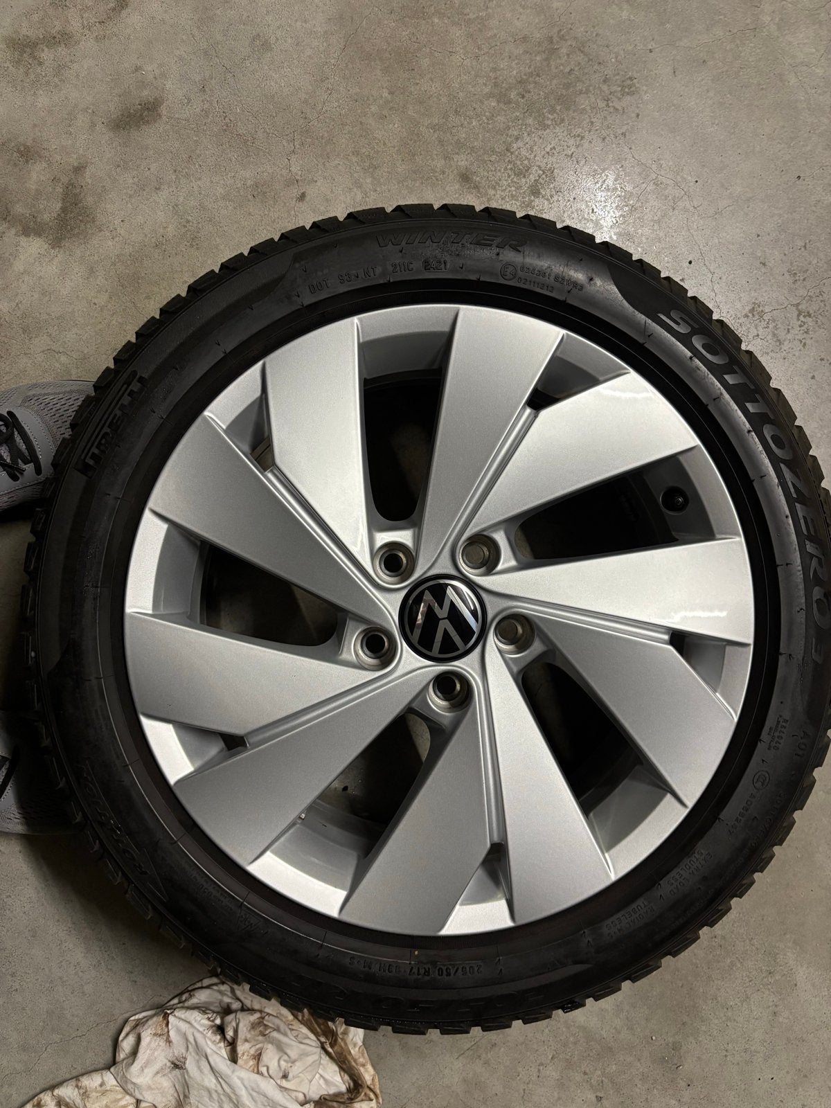 VW Golf 8 velgen - Zo goed als ni, Auto-onderdelen, Ophalen, Gebruikt, 17 inch, Band(en)