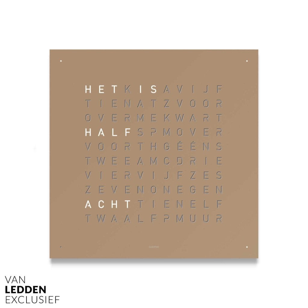 Qlocktwo Earth 45 Hazelnut Woordklok Design klok beige
