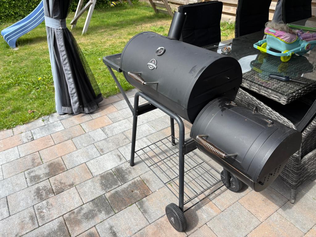 jamestown grill en smoker, Tuin en Terras, Houtskoolbarbecues, Ophalen of Verzenden, Zo goed als nieuw