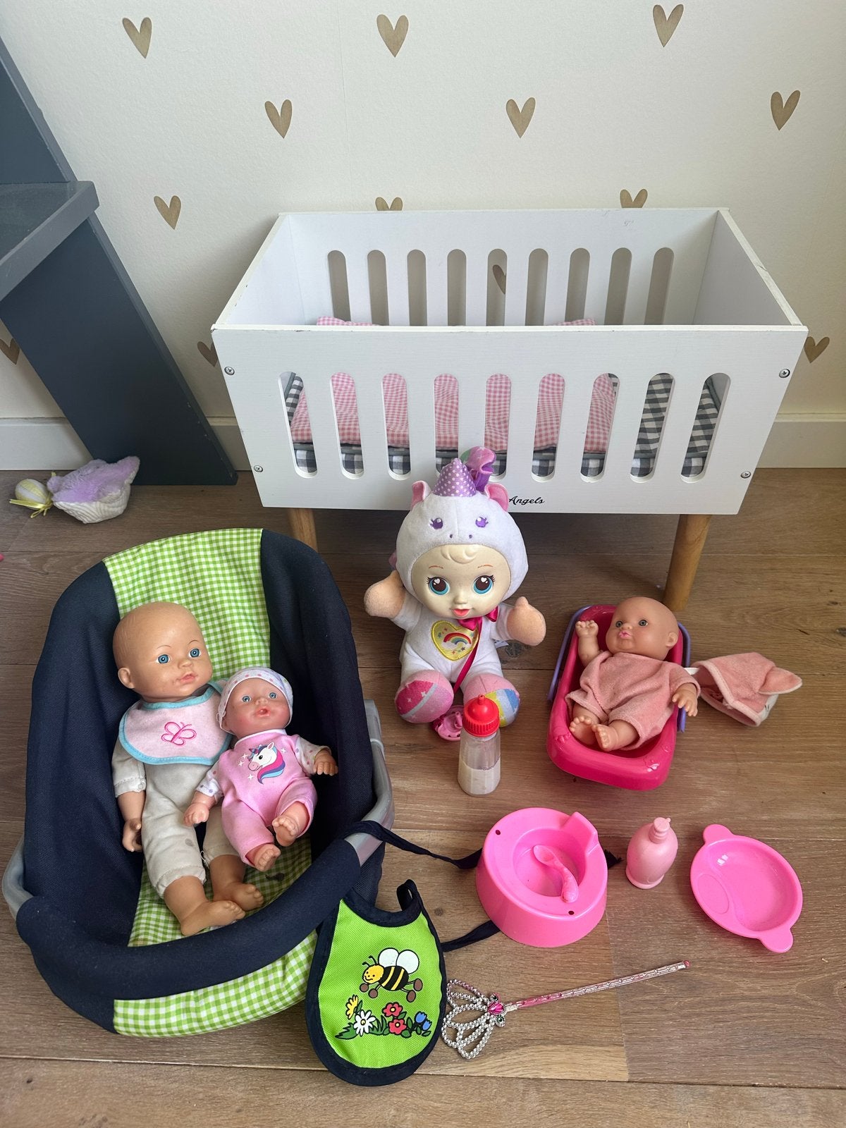 Poppenbedje Bandits&Angels met poppen en accessoires, Kinderen en Baby's, Speelgoed | Poppen, Ophalen, Gebruikt, Babypop
