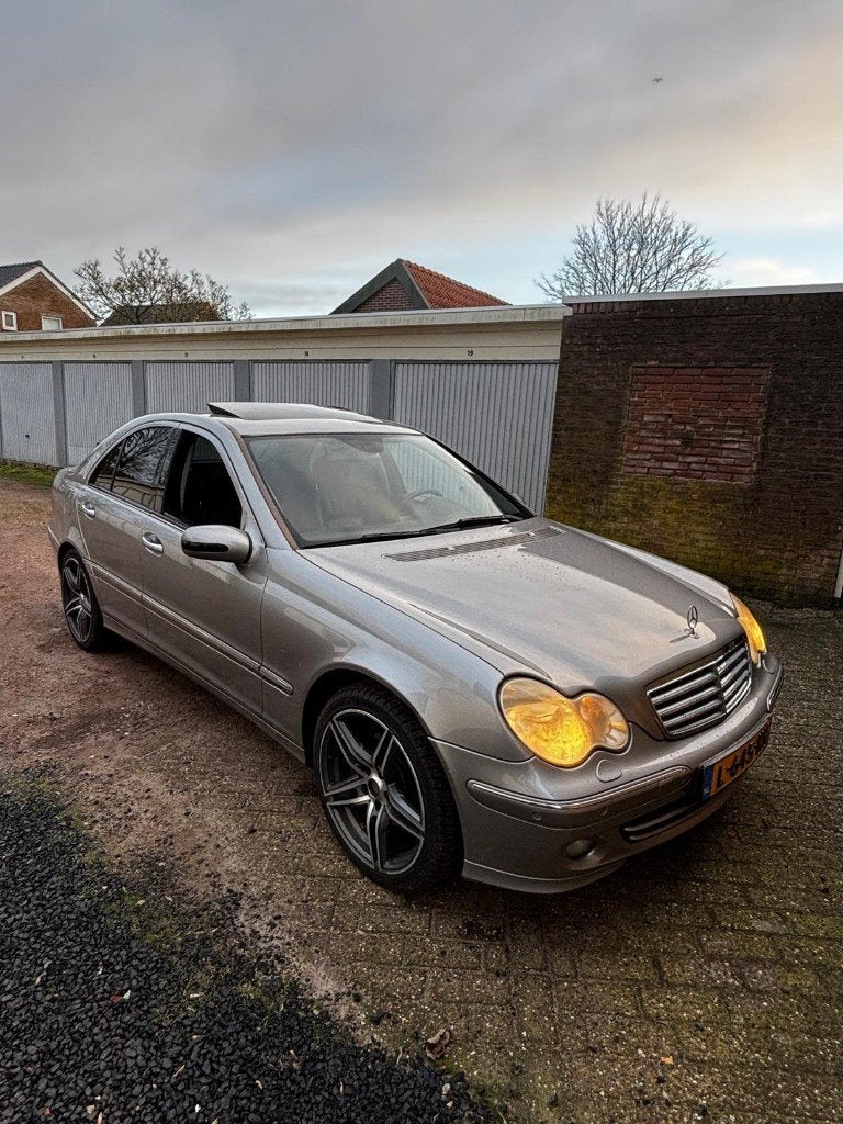 Mercedes-Benz C-Klasse 3.2 C320 Sedan 2004 Grijs, Auto's, Mercedes-Benz, Achterwielaandrijving, Zwart, Particulier, Sedan