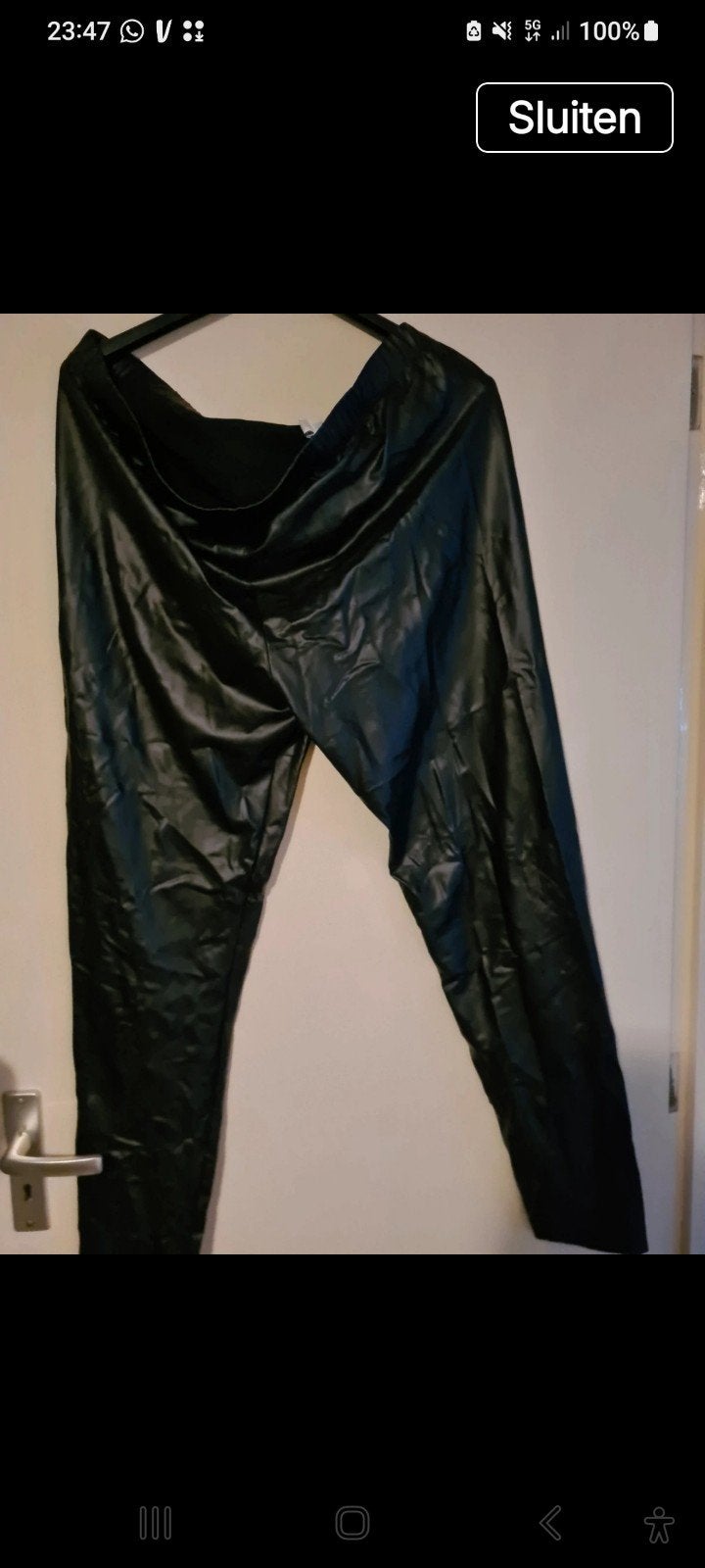 Zwarte glanzende broek maat 46, Kleding | Dames, Zwart, Maat 46/48 (XL) of groter, Ophalen of Verzenden, Lang