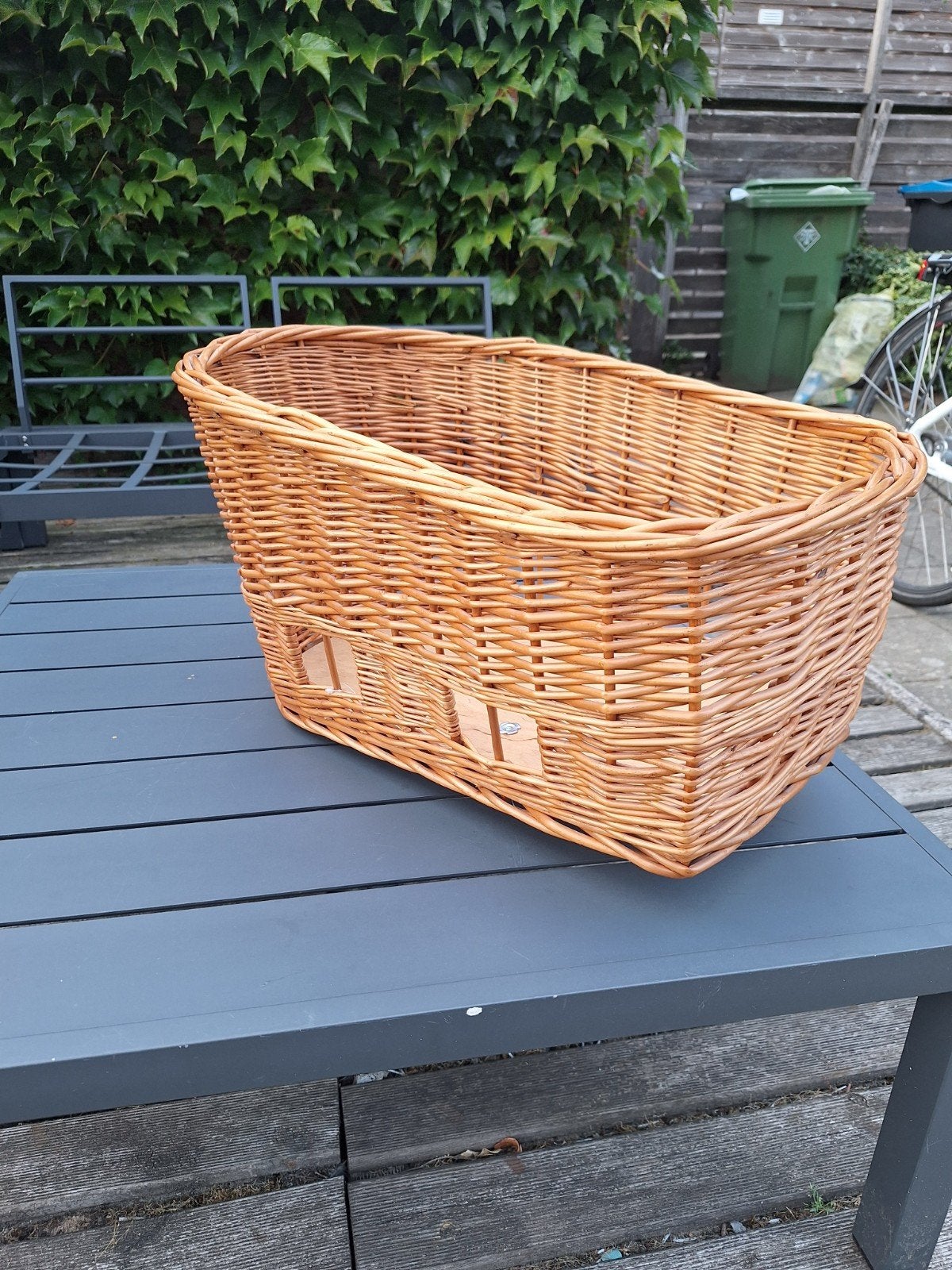 Rotan fietsmand met klembevestiging bagagedrager, Ophalen, Zo goed als nieuw, Fietsmand, Basil