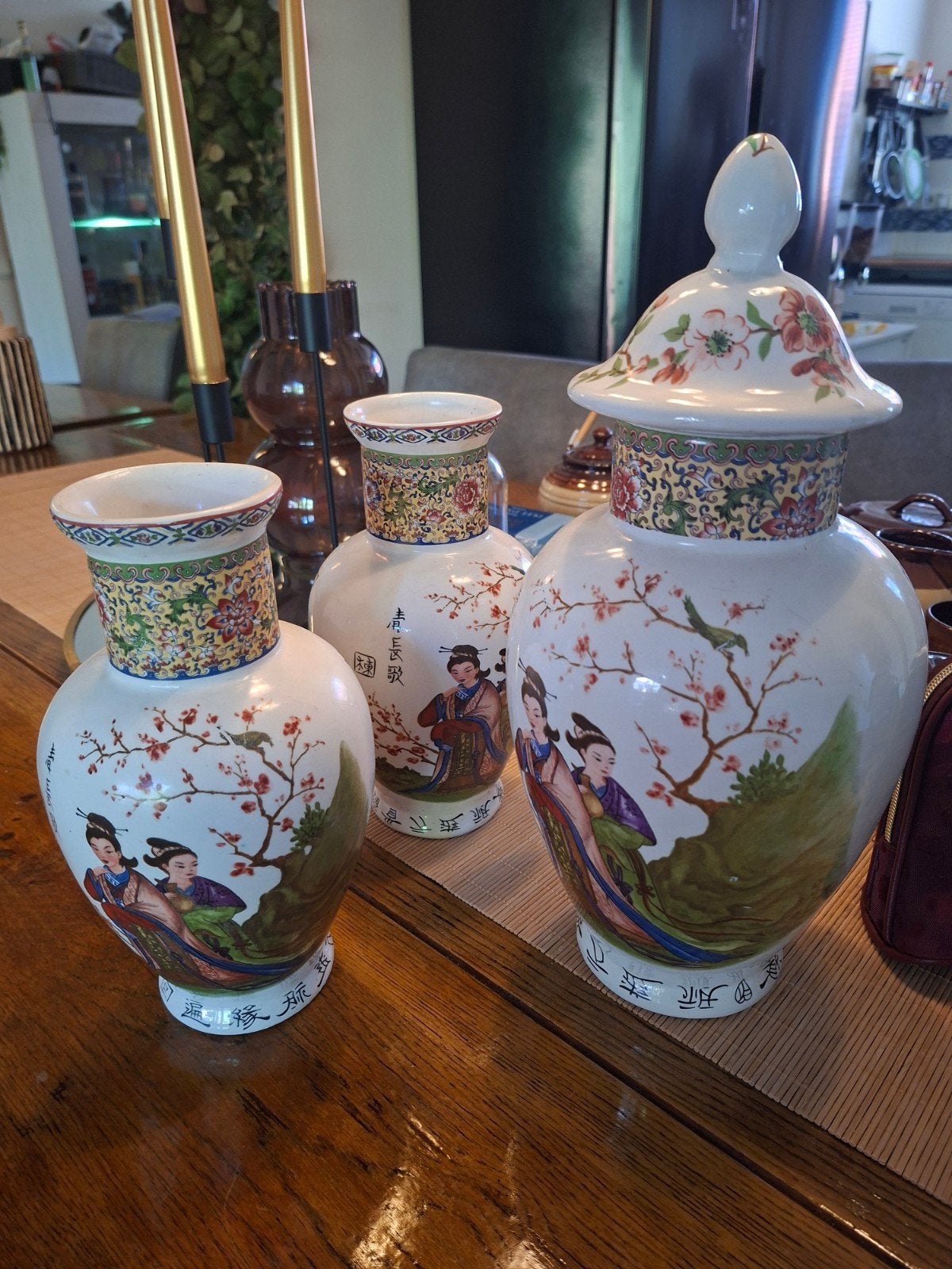 Chinese famille rose-vazen, Ophalen