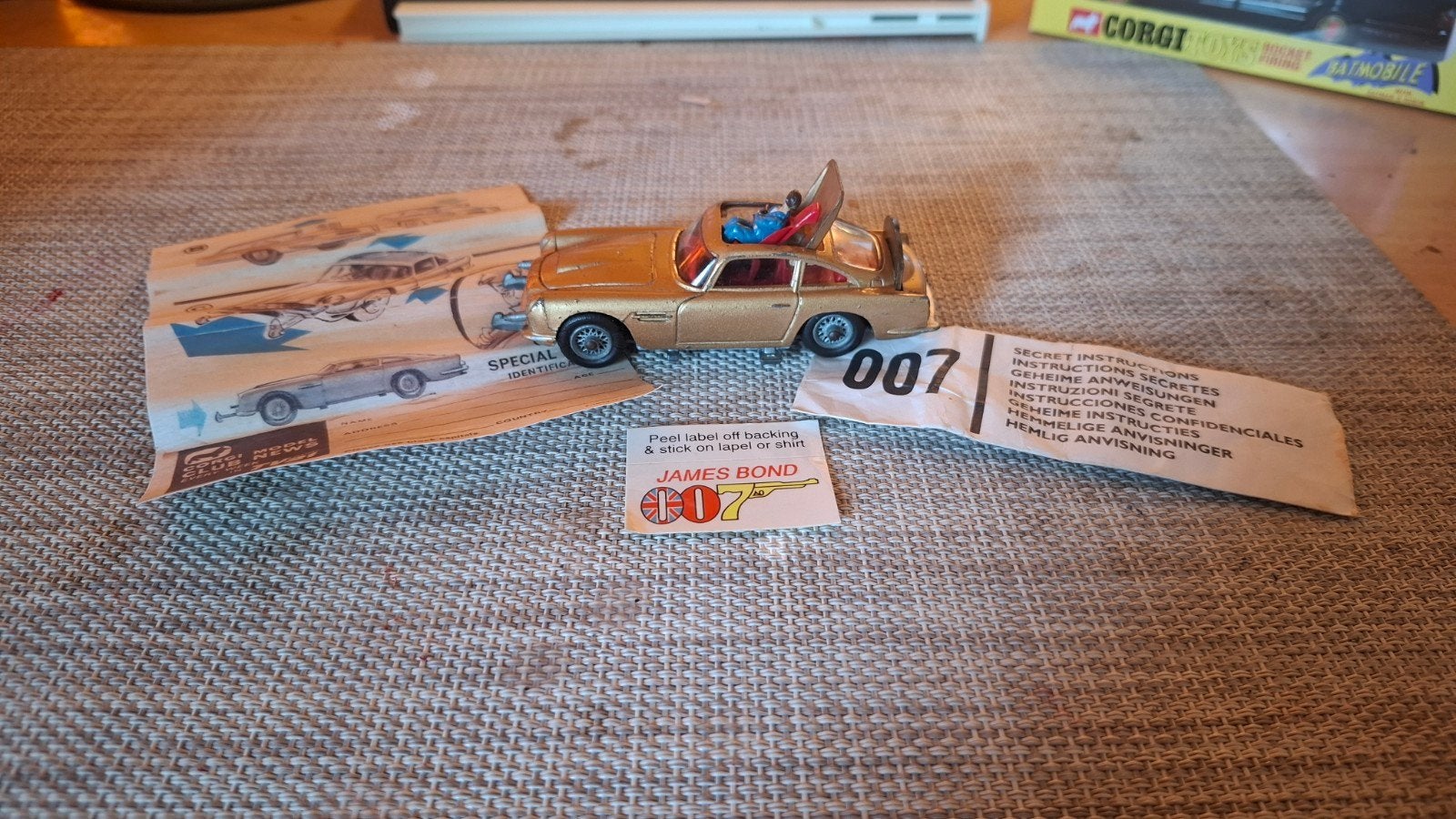 james bond aston martin corgi toys jaren  60nog mooie james, Verzenden, Gebruikt