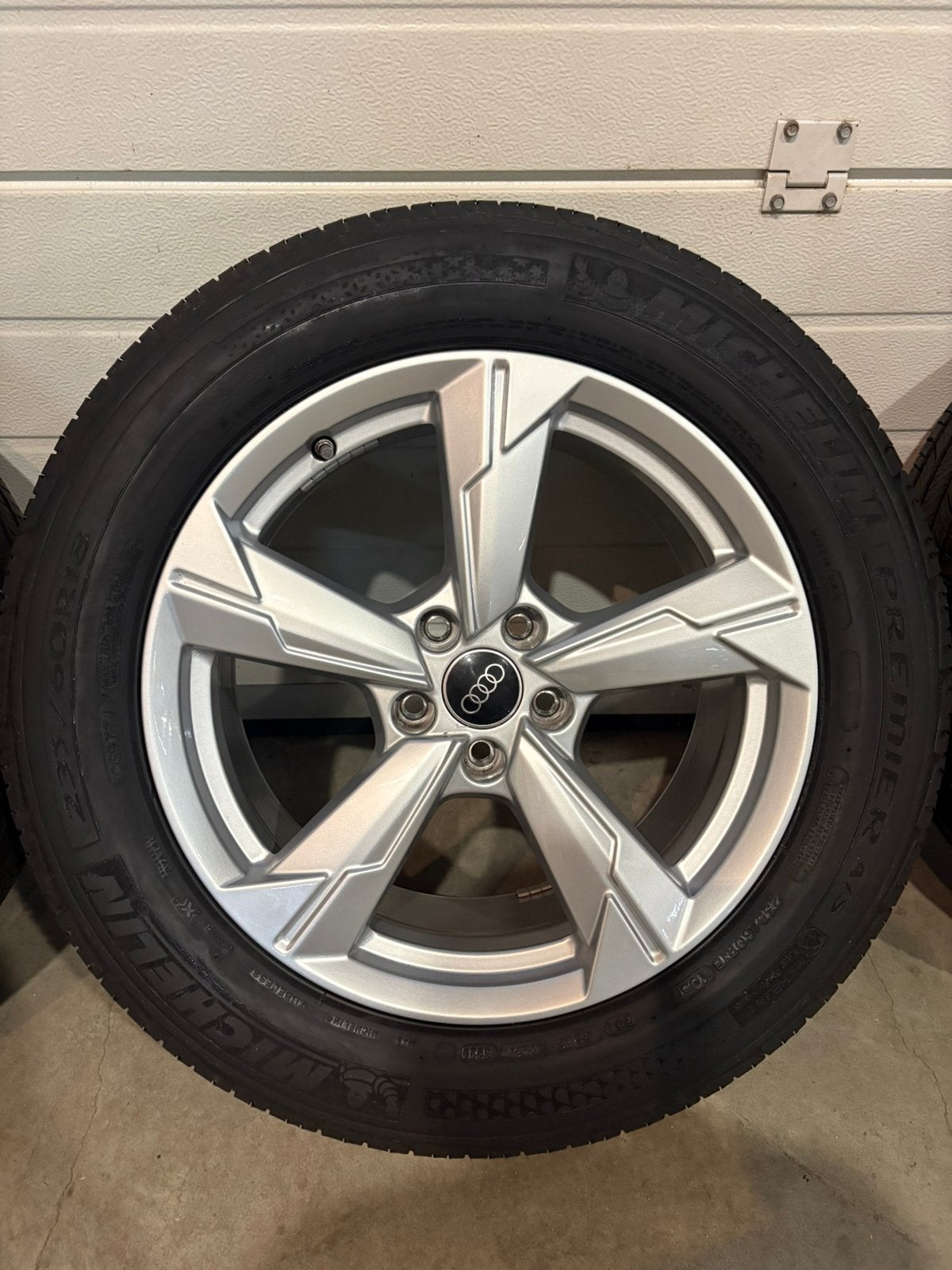 Oem Audi 18inch + Michelin All Season 235/60/18 + tpms nwst!, 18 inch, Banden en Velgen, Ophalen of Verzenden, 235 mm