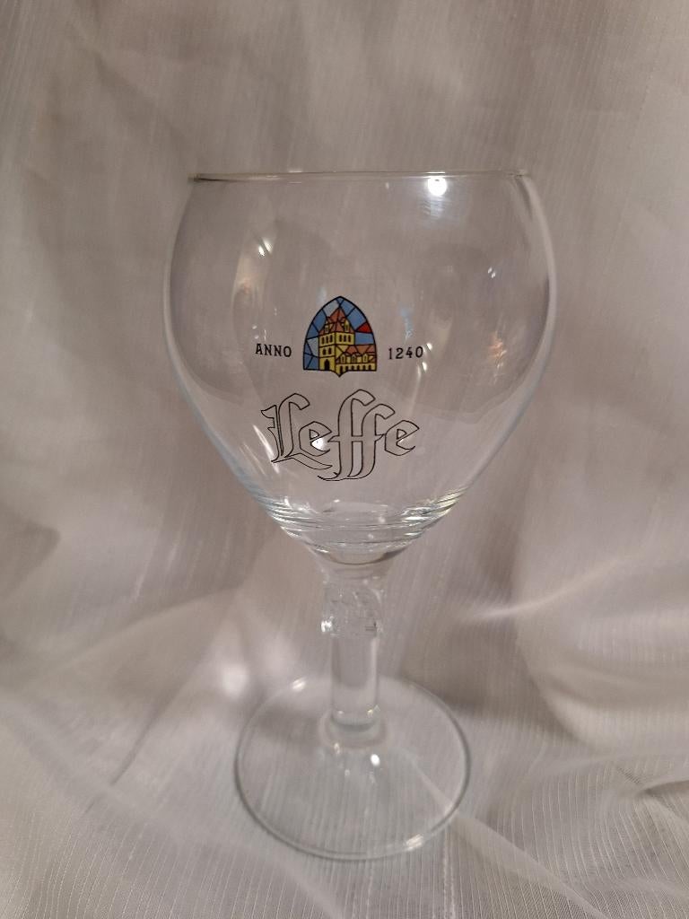 LEFFE glas 0,25 l (kasteel op voet), Verzamelen, Glas en Borrelglaasjes, Ophalen of Verzenden, Zo goed als nieuw, Bierglas