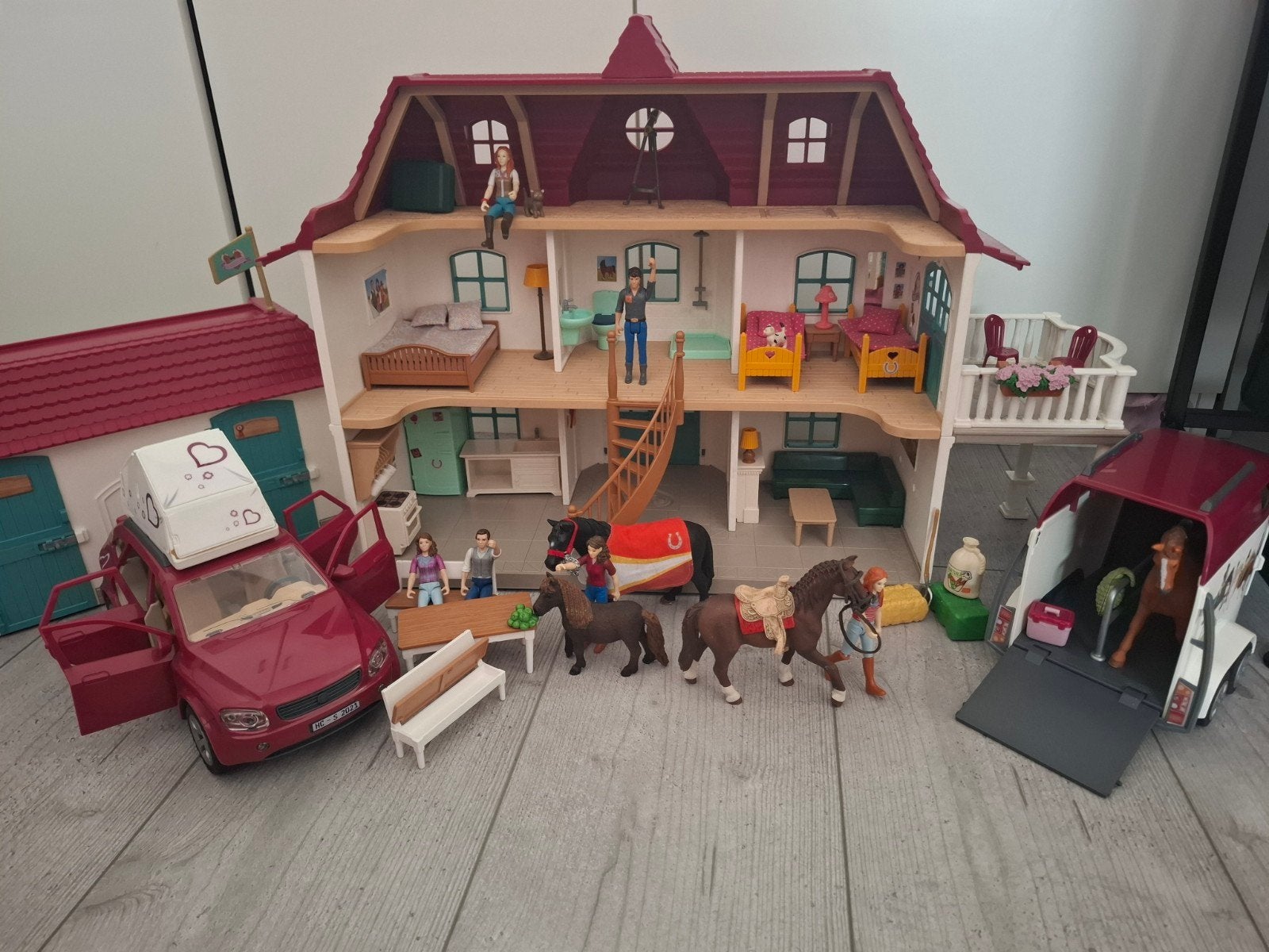 Groot Schleich stal met veel extra's, Ophalen, Zo goed als nieuw, Poppenhuis