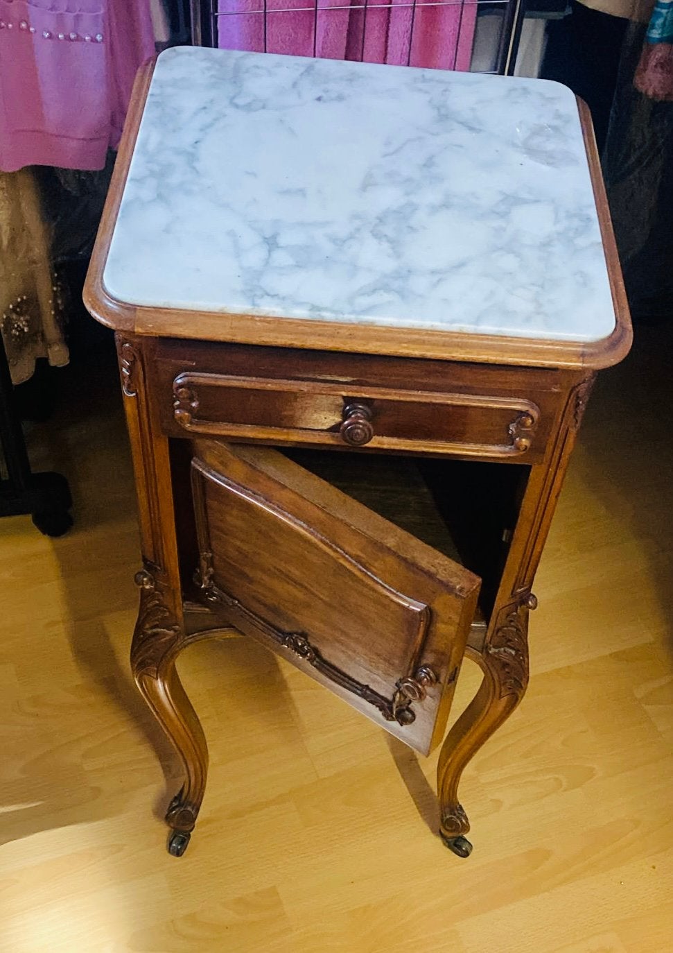 Twee elegante franse nachtkastjes, Ophalen of Verzenden, Zo goed als nieuw, Minder dan 45 cm
