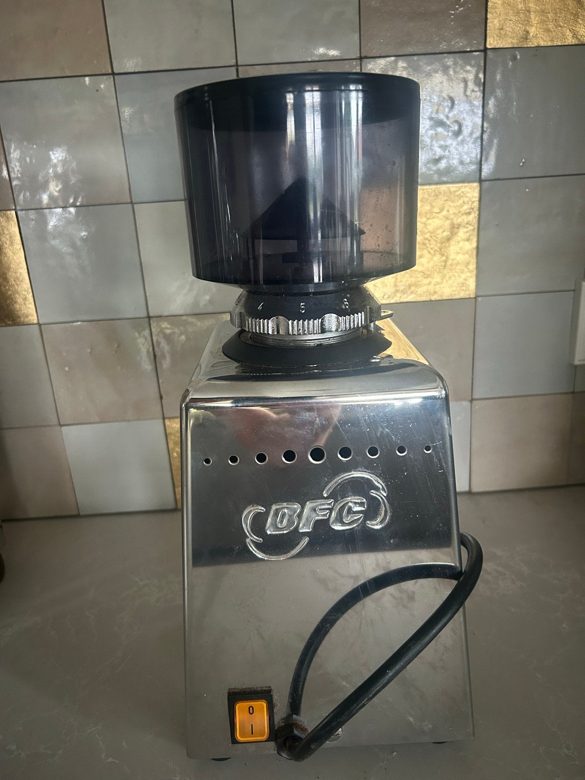 BFC Koffiemolen - Werkt, maar niet ideaal voor thuisgebruik, Witgoed en Apparatuur, Ophalen of Verzenden, Gebruikt, Overige modellen