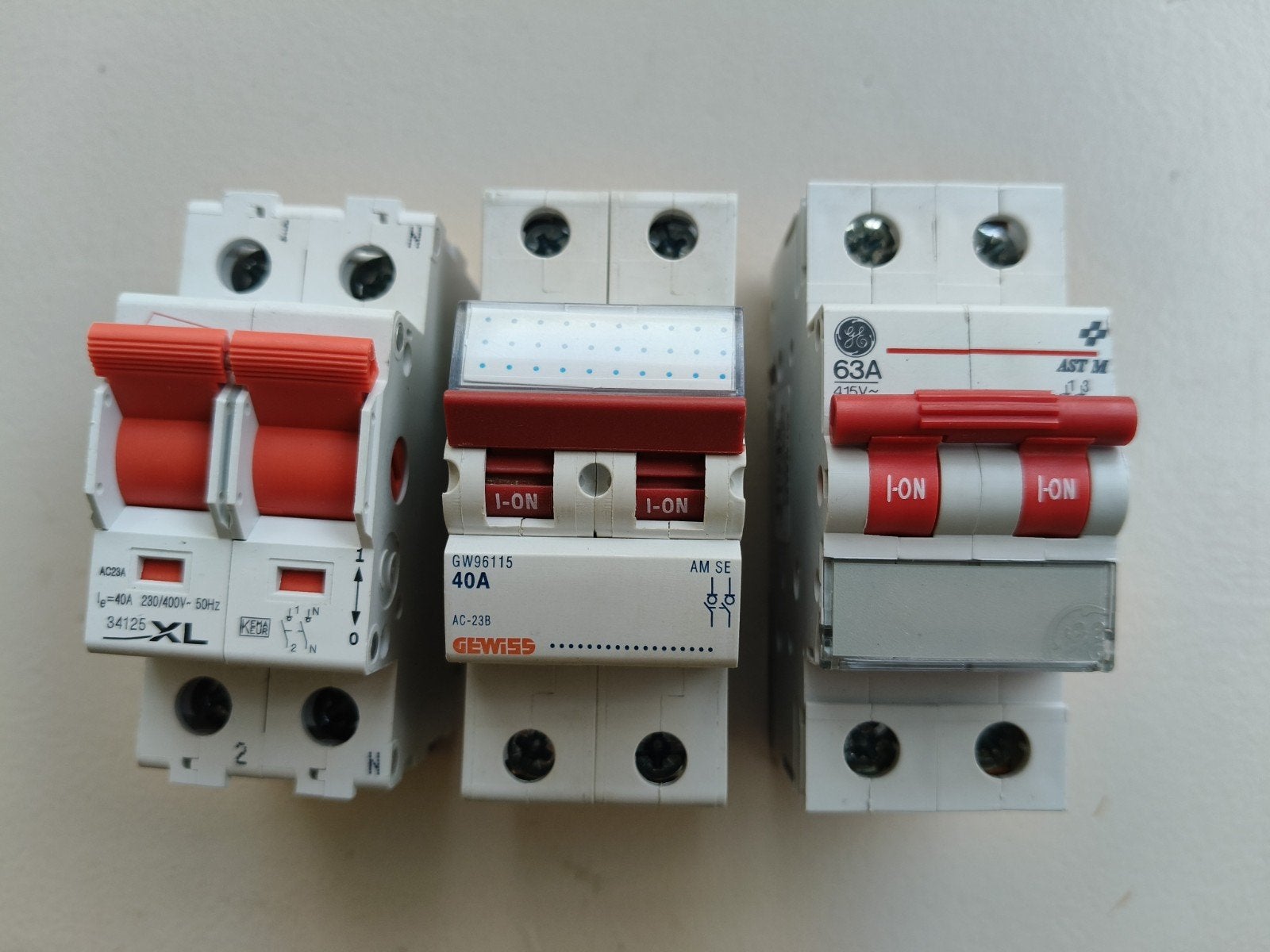 3x 1 fase hoofdschakelaars 2x 40A, 1x 65A, Verzenden, Gebruikt, Gewiss, Schakelaar