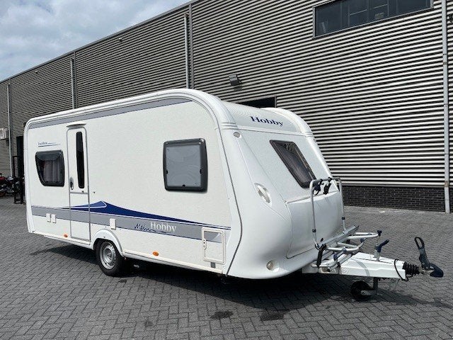 Hobby 460 UFE Excellent Incl. mover + voortent (bj 2009), Caravans en Kamperen, Hobby, Bedrijf, 750 - 1000 kg, Koelkast