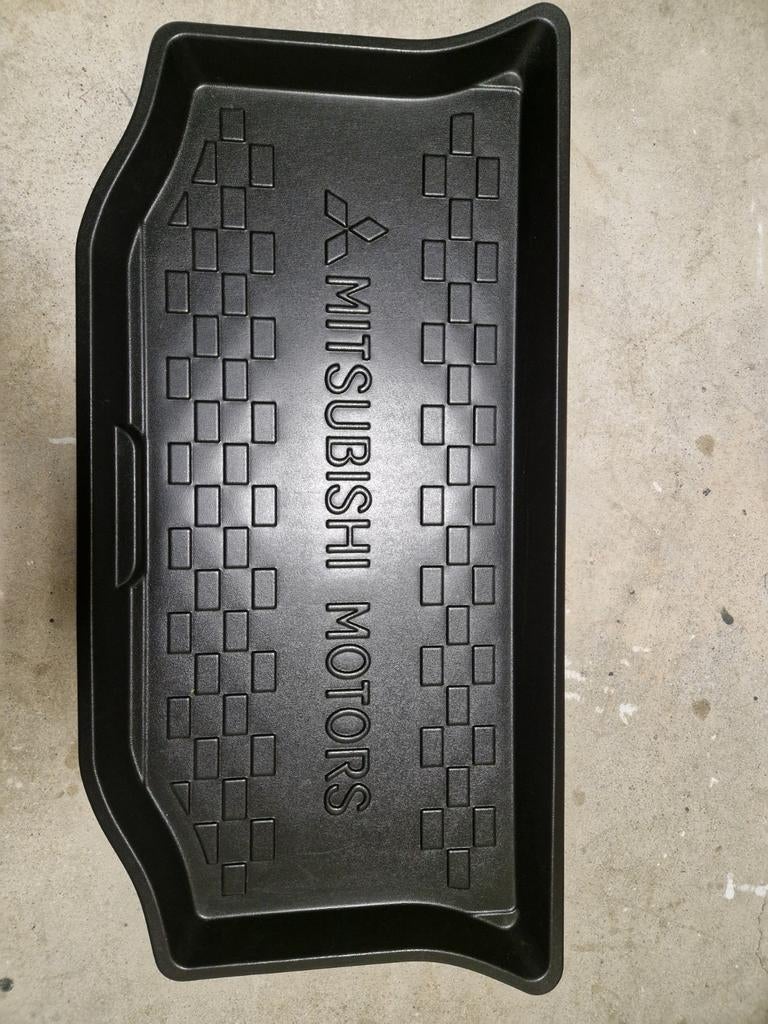 Mitsubishi Motors rubberen automatten en kofferbakmat, Ophalen, Gebruikt