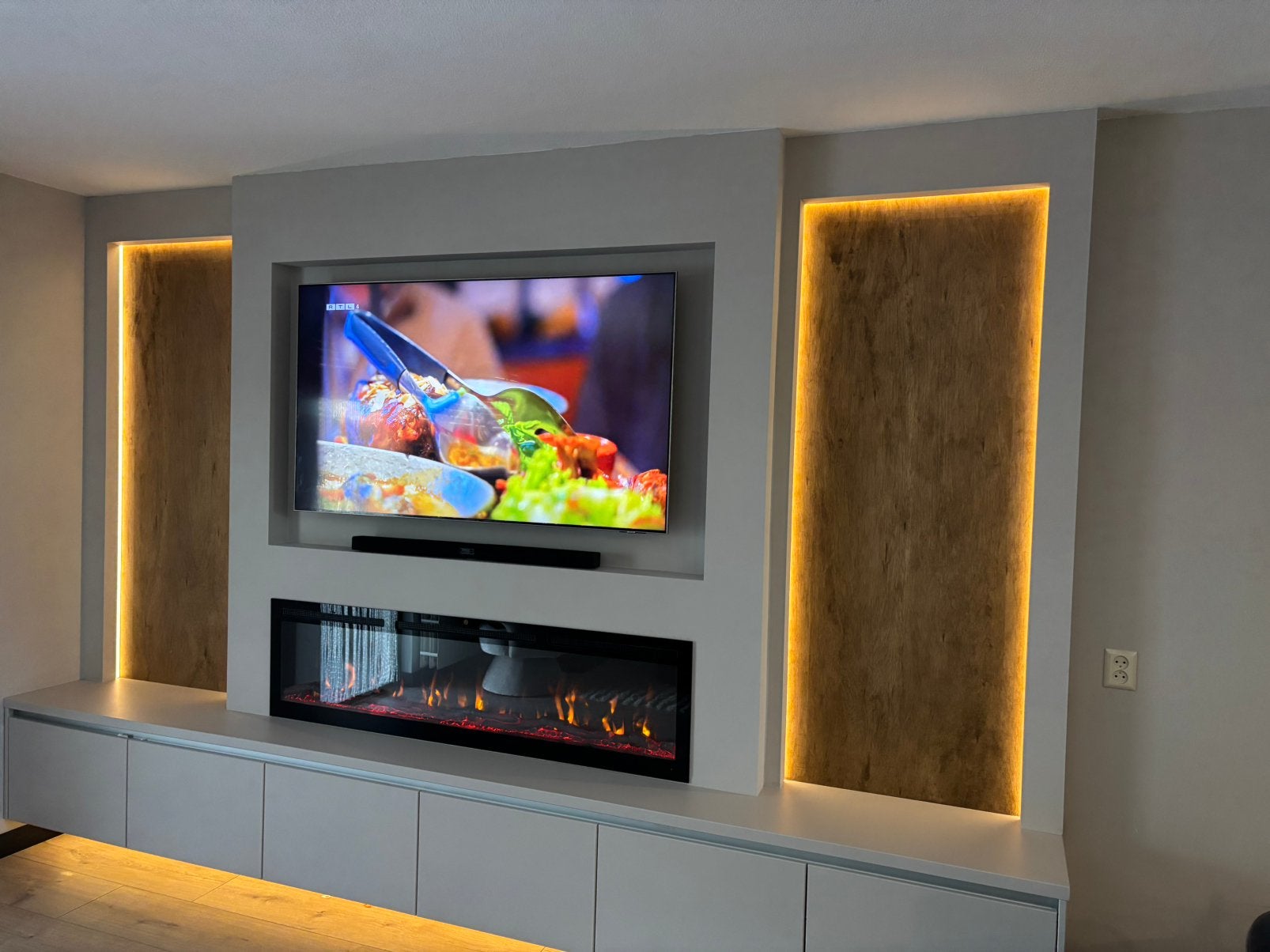 Maatwerk kasten, Cinewall, Trapkast, Veranda, Buitenkeuken., Ophalen