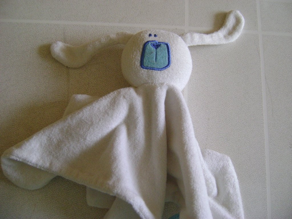wit kroeldoekje van hondje met lange oren van 27x27cm, Ophalen of Verzenden, Zo goed als nieuw, Overige typen
