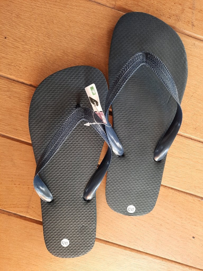 Teenslippers donker blauw- maat 42/43 - flip flops slippers, Kleding | Dames, Ophalen of Verzenden, Nieuw, Blauw