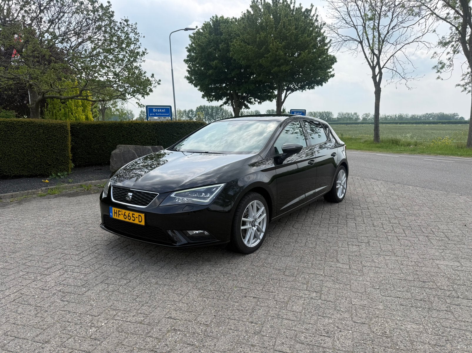 Seat Leon 1.2 TSI 81KW/110PK Dsg-7 2015 Zwart, 1141 kg, Stof, Zwart, 4 cilinders