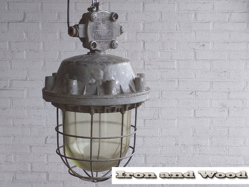 Grote oude XXL industriele bully/ hanglamp afm: H60 D30, Ophalen of Verzenden, Gebruikt, Glas, Emaille, oud, vintage , stoer, robuust, grijs, industrieel