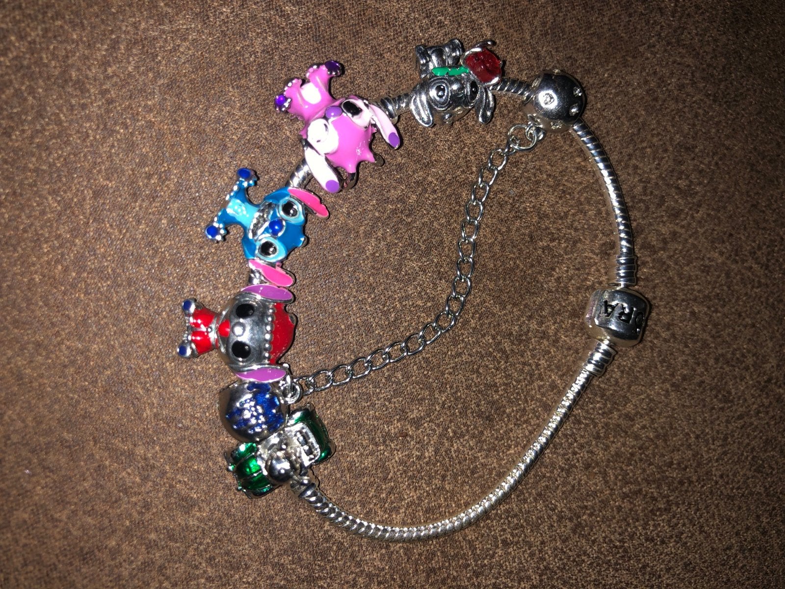 Pandora stijl bedelarmband met diverse bedels, Overige merken, Gebruikt, Ophalen of Verzenden, 4 bedels of meer