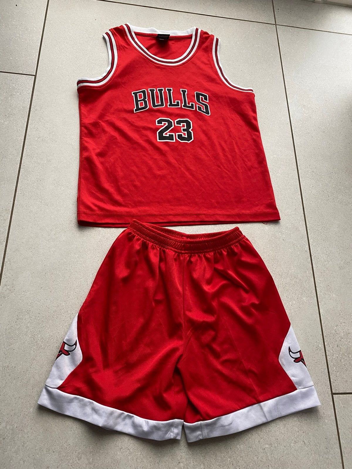 Chicago Bulls Jordan 23 Basketbaltenue Maat M, Maat 48/50 (M), Ophalen of Verzenden, Zo goed als nieuw, Rood
