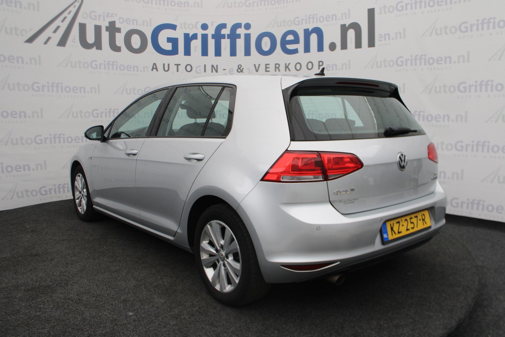Foto 3 van Volkswagen Golf 1.0 TSI Comfortline keurige 5-deurs met klim