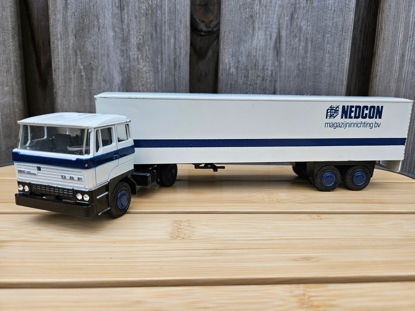 Lioncar Daf 2800 Nedcon vrachtauto met eurotrailer 1:50, Ophalen of Verzenden, Zo goed als nieuw, Bus of Vrachtwagen, Lion Toys