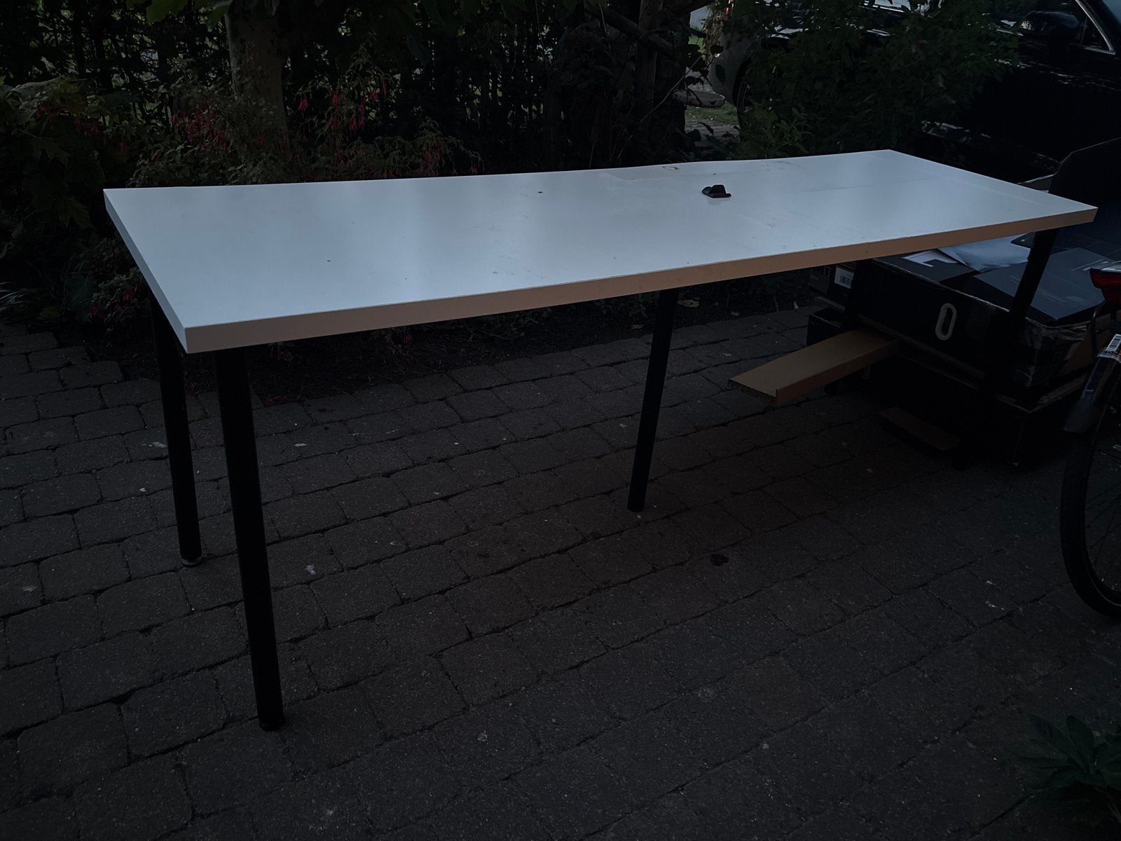 Grote witte tafel met zwarte poten ikea, Ophalen, Overige materialen, Gebruikt, 200 cm of meer