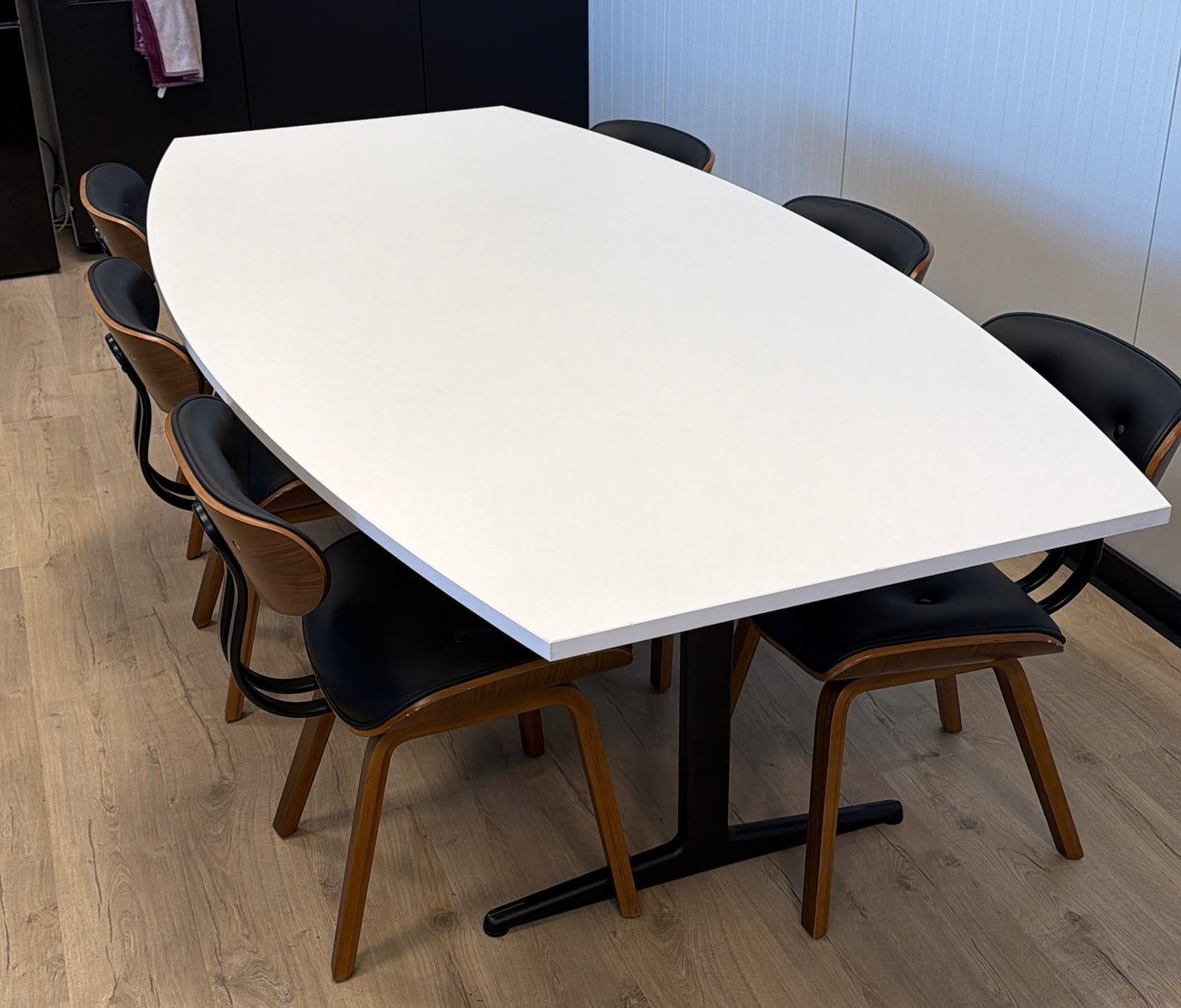 Stijlvolle eettafel met 6 Eames-stijl stoelen, Huis en Inrichting, Tafels | Eettafels, Ophalen, Kunststof, Gebruikt, 100 tot 150 cm