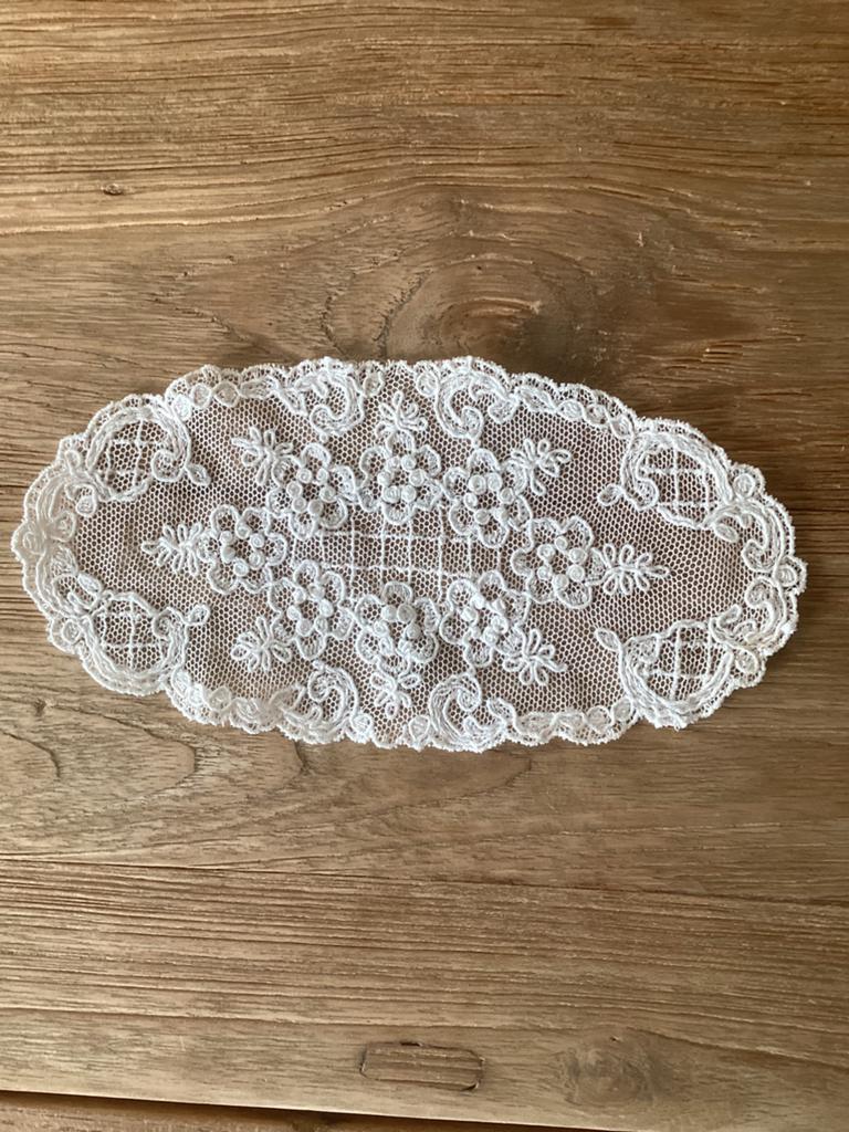 Antiek kleedje - 17,5 x 9cm - handwerk - wit - gekantklosts, Ophalen of Verzenden