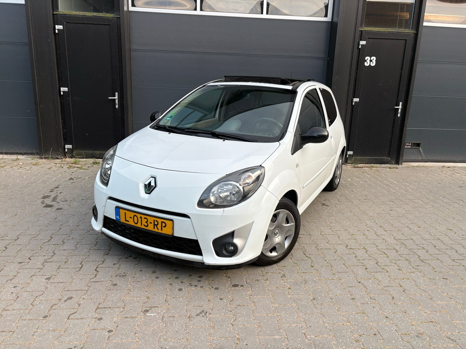 Renault Twingo 1.2 16V 2008 Wit nieuwe apk, Voorwielaandrijving, Twingo, 31 €/maand, 4 cilinders