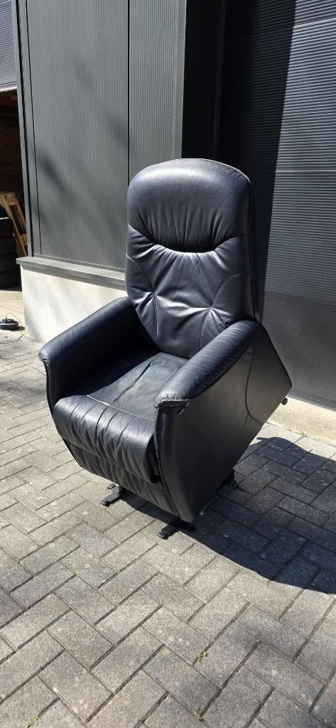 Sta op stoel, Huis en Inrichting, Fauteuils, Ophalen, Gebruikt, 50 tot 75 cm, Leer