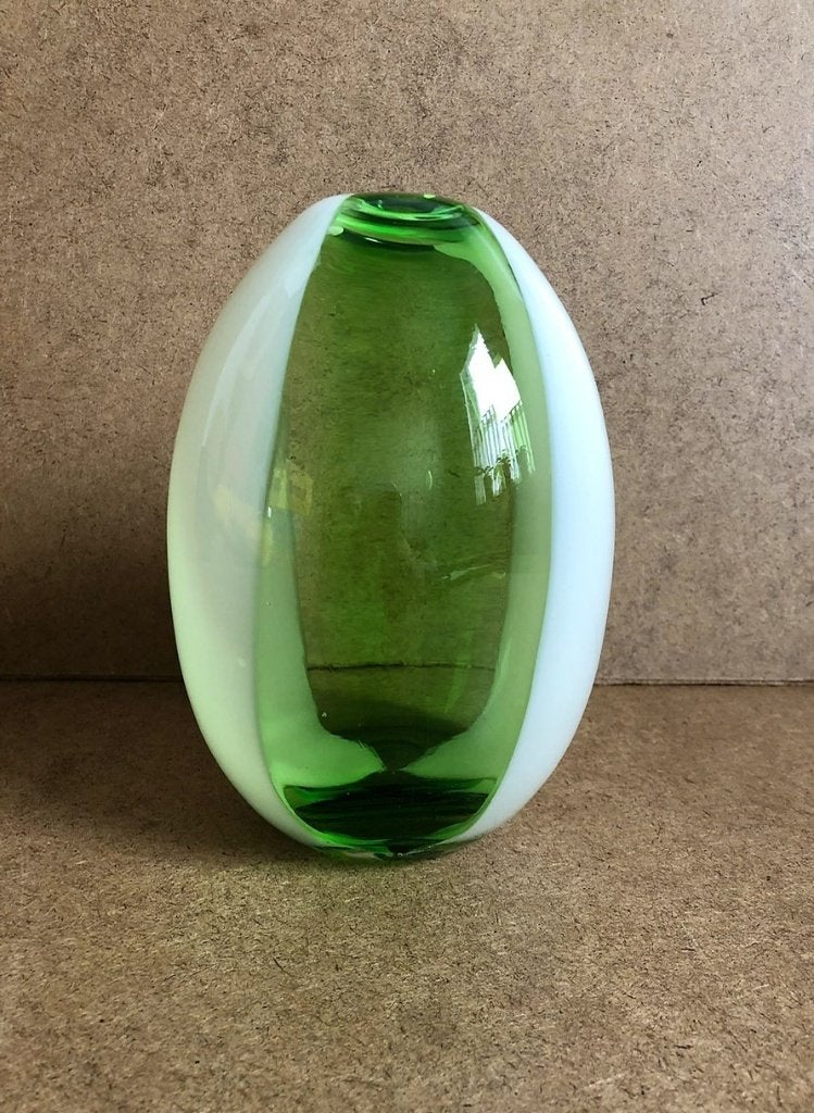 Vintage Vaasje Groen Wit Glas 17 cm, Ophalen of Verzenden