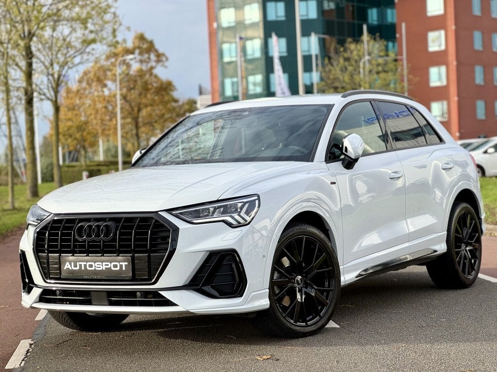Audi Q3 35 TFSI S-Line Black Ed. Navi Keyless Camera Matrix, Auto's, Automaat, 1525 kg, 4 cilinders, 150 pk