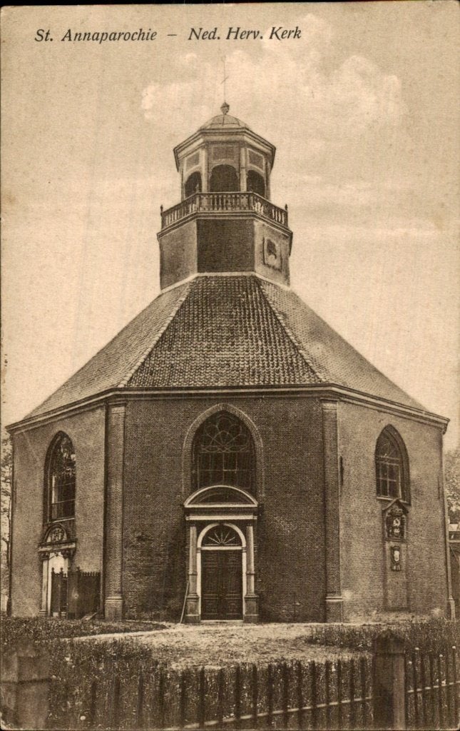 St. Annaparochie - Ned. Herv. Kerk - vooraanzicht, Ophalen of Verzenden, 1920 tot 1940, Gelopen, Friesland