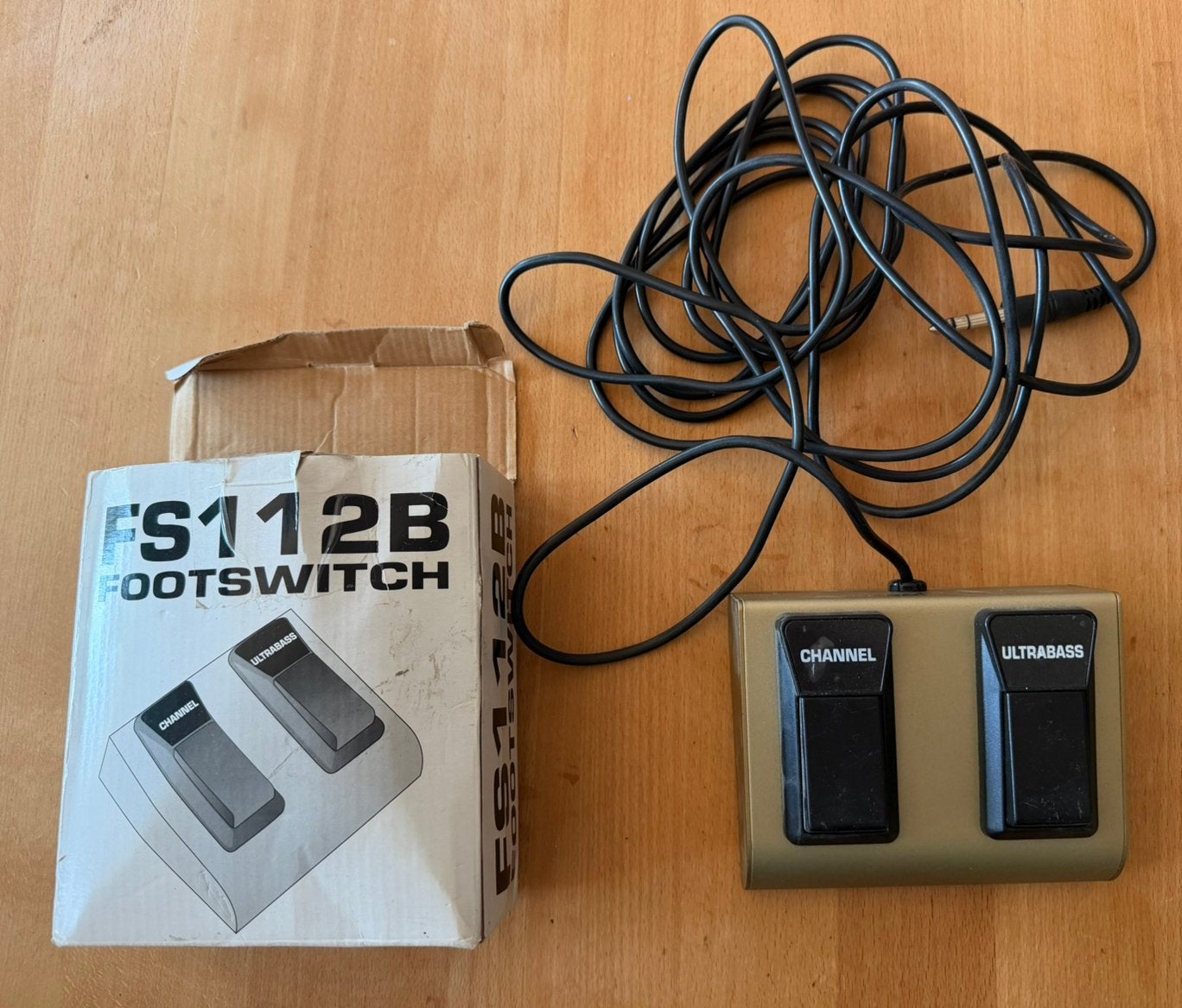 Behringer FS112B footswitch, Ophalen of Verzenden, Minder dan 50 watt