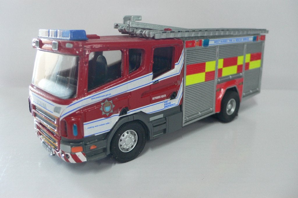scania -west sussex brandweerauto-FIRE BRIGADE MODELS-1/50, Hobby en Vrije tijd, Modelauto's | 1:50, Verzenden, Zo goed als nieuw