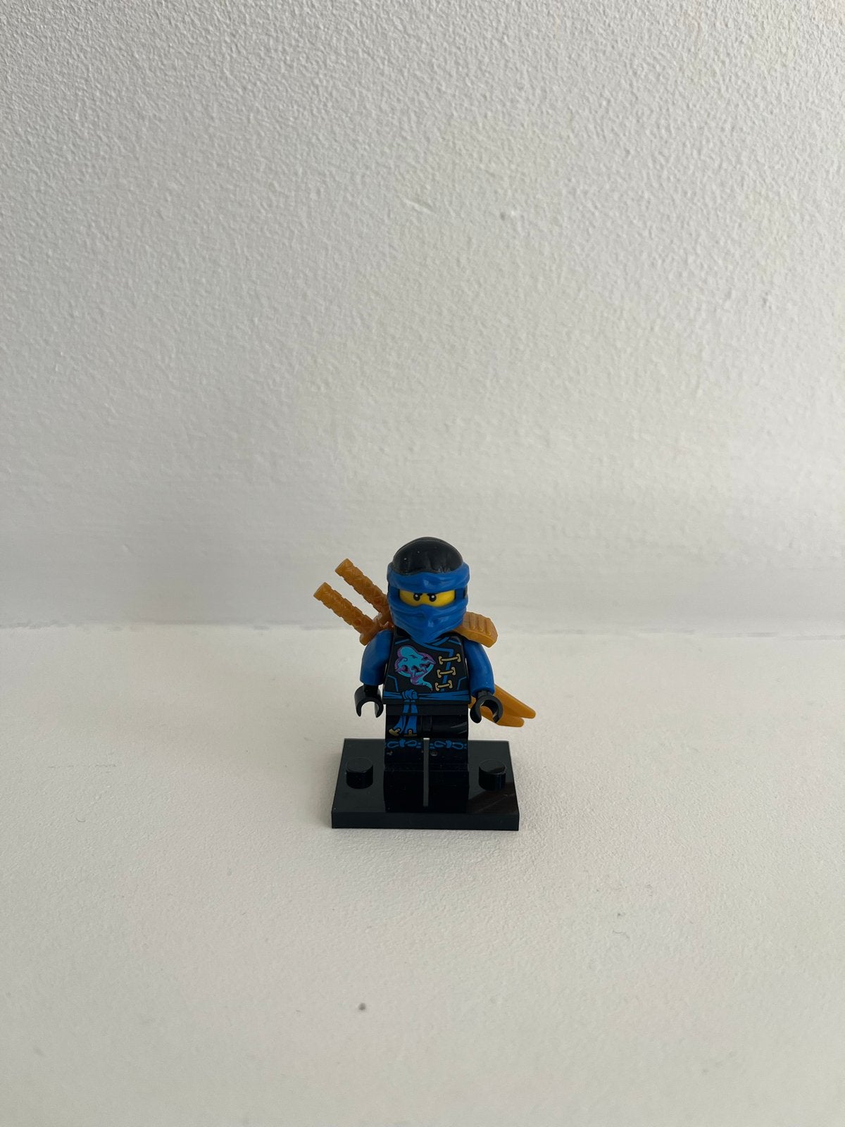 Lego Ninjago Jay Minifiguur met wapens, Ophalen of Verzenden, Zo goed als nieuw, Overige merken