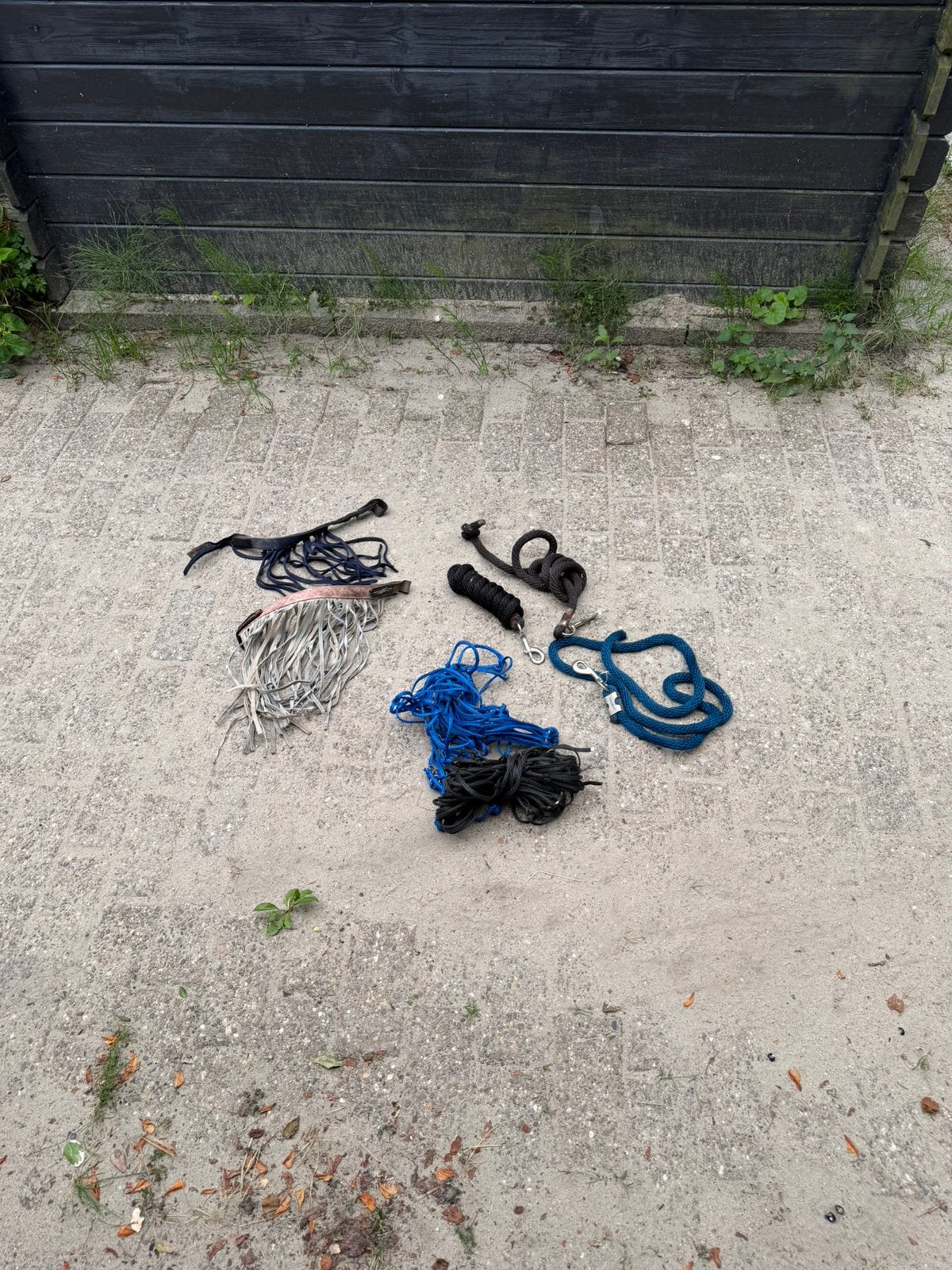 2 vliegenmaskers, 2 hooinetten, 3 halstertouwen, Ophalen, Gebruikt