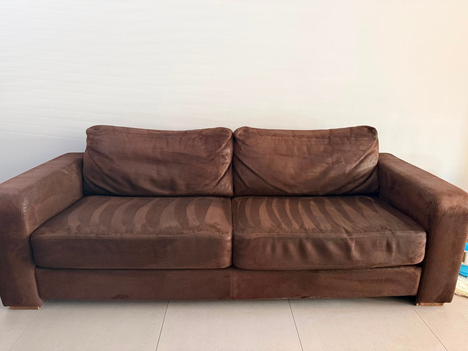 Comfortabele bruine 2 en 3 zitsbank, Huis en Inrichting, Banken | Bankstellen, Ophalen, Gebruikt, Driepersoons, 75 tot 100 cm