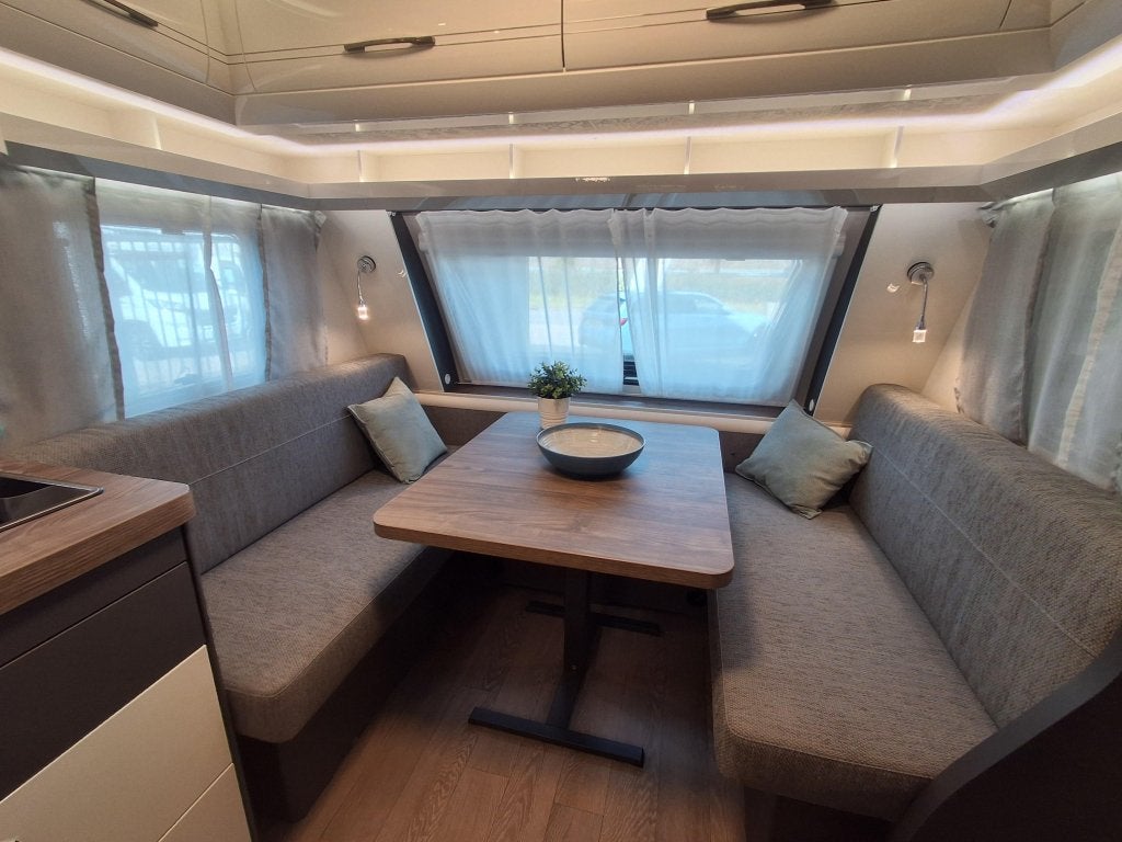 Hobby Excellent 495 WFB MODEL 2027, Caravans en Kamperen, Schokbreker, Standaardzit, Hobby, Bedrijf