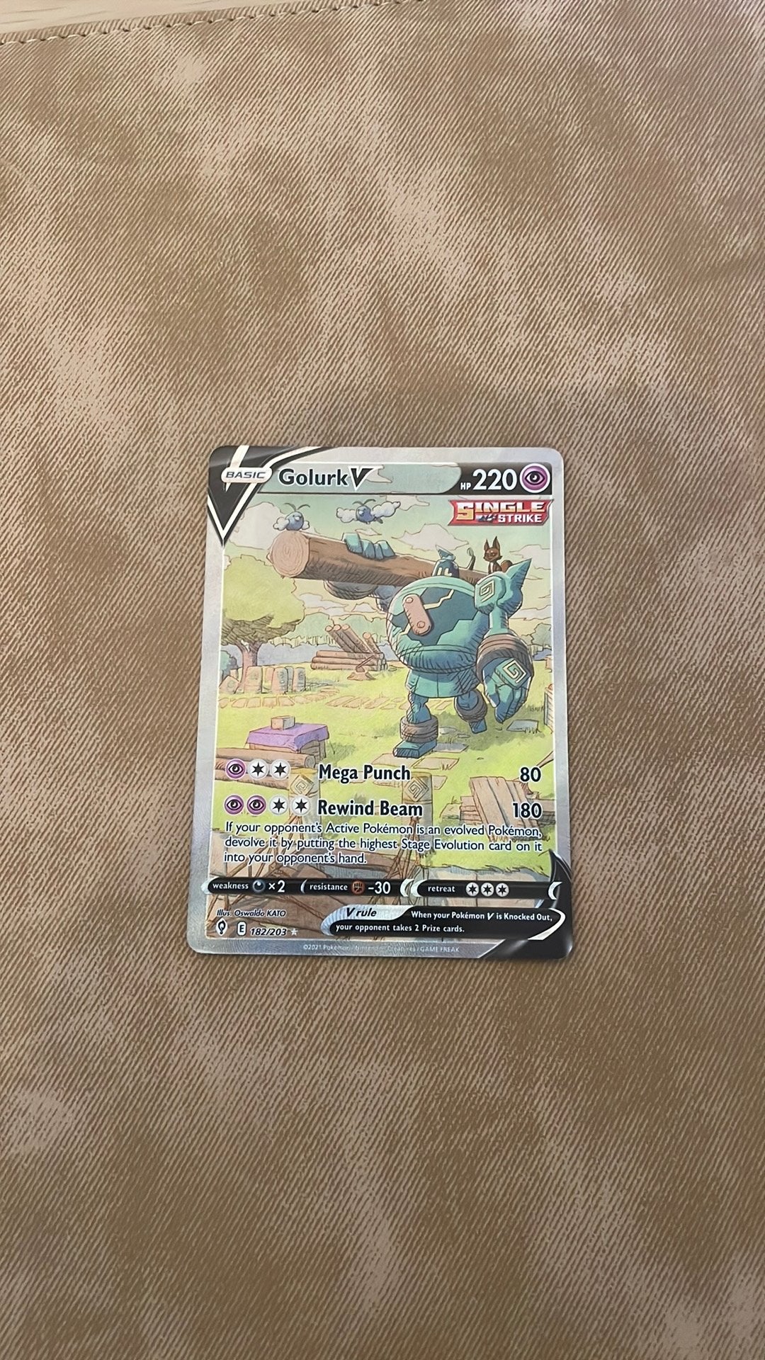 Golurk V #182, Hobby en Vrije tijd, Verzamelkaartspellen | Pokémon, Ophalen of Verzenden, Zo goed als nieuw