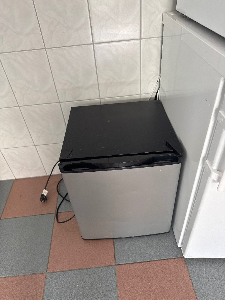 Koelkastje, Witgoed en Apparatuur, Ophalen, Minder dan 85 cm, Minder dan 75 liter, 45 tot 60 cm