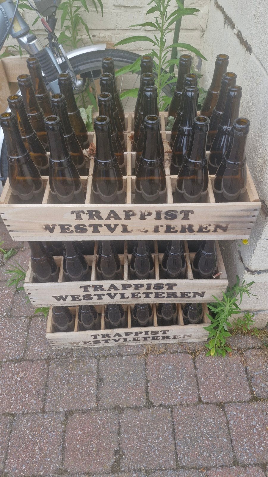 3 lege Westvleteren kratten met flessen, Ophalen