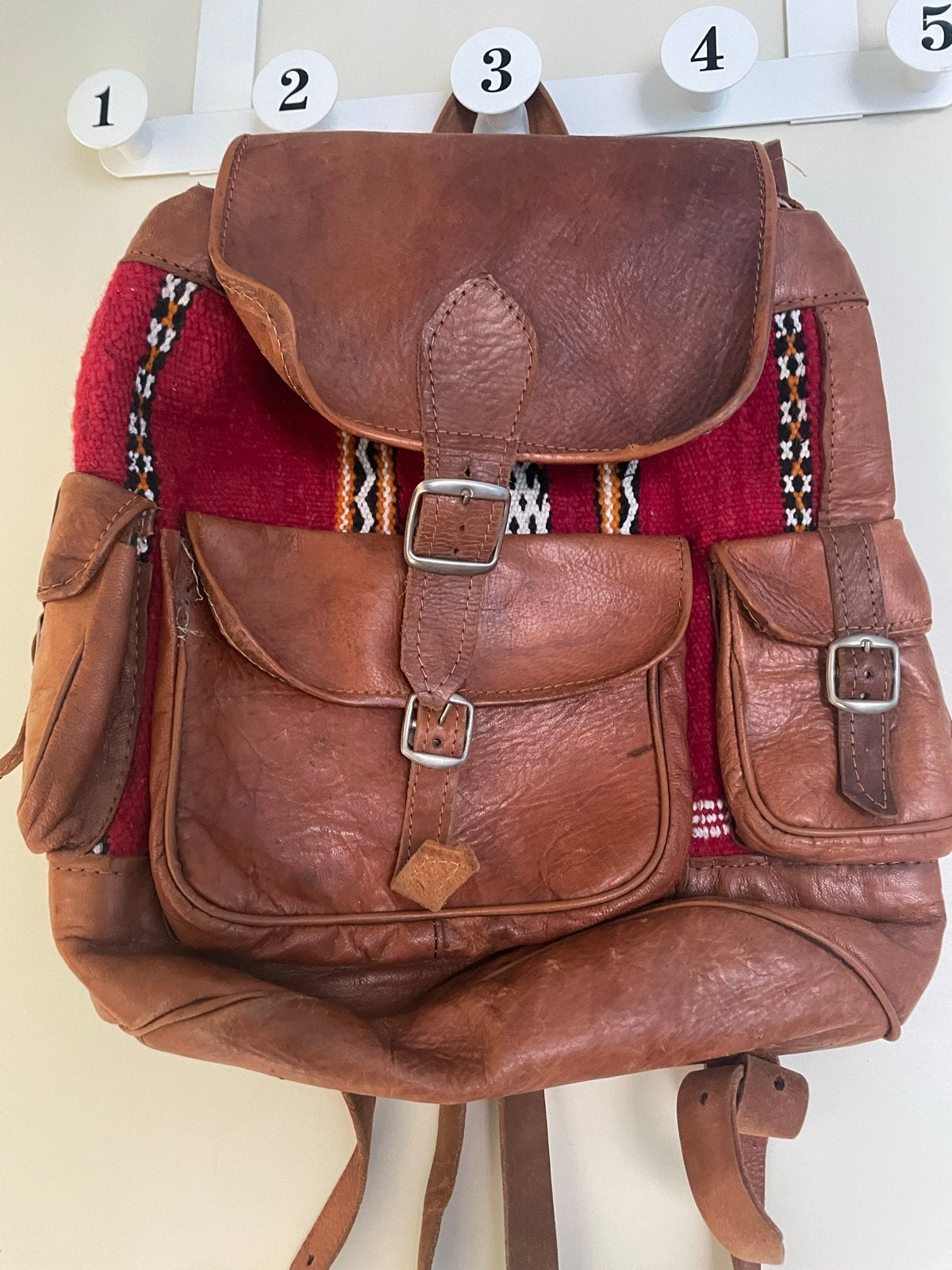 Vintage Leren Rugzak met Etnische Details, Sieraden, Tassen en Uiterlijk, Tassen | Rugtassen, Overige merken, Gebruikt, 25 tot 40 cm