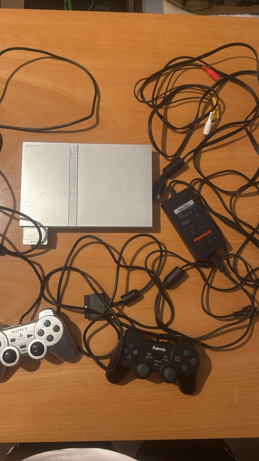 Sony PlayStation 2 (PS2) Slim Zilver +2 Controllers & Memory, Spelcomputers en Games, Spelcomputers | Sony PlayStation 2, Zo goed als nieuw